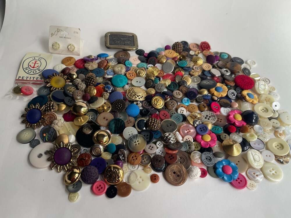 Vintage Mixed Assorted Buttons Lot Flower Metal Wood Plastic Craft